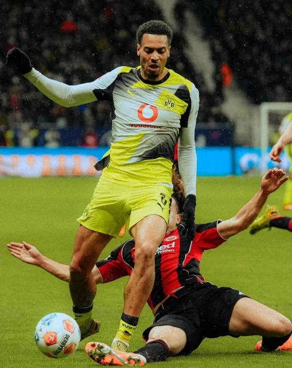 Read more about the article Hujan Gol di Bundesliga, Frankfurt dan Dortmund Bermain Imbang 3-3