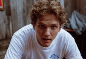 Read more about the article Boy In Space Kembali dengan Single Baru ‘Who’s Crying When I’m Leaving?’: Potret Kesepian, Jarak, dan Pencarian Rumah