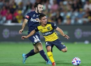 Read more about the article Bermain dengan 10 Orang, Mariners Raih Kemenangan Tipis atas Victory di Laga Terganggu Cuaca